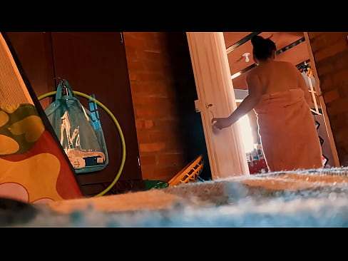 ❤️ ဦးလေး က ကျွန်မကို ရေချိုးခန်းထဲ လိုက်သွား ပြီး ရေချိုးရင်းနဲ့ နမ်းတယ်။ Super porn မှာ ငါတို့မှာ ❌️